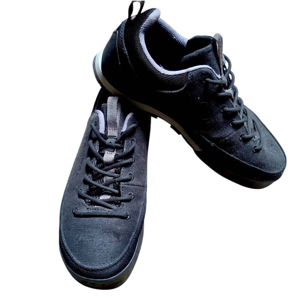 Astral Ramblers Women's 6.5 Black almost new